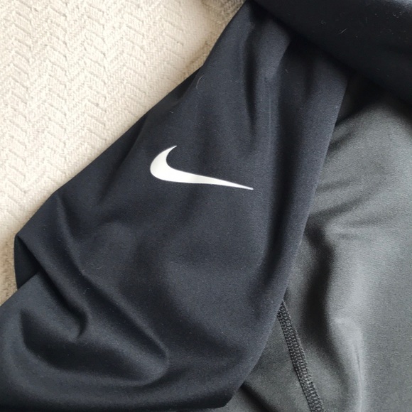 Nike Half Zip Pull Over Hoodie - Picture 4 of 4